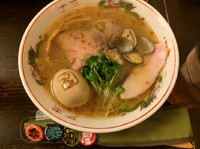 「中崎壱丁塩らーめん（並盛＋玉子）」@麬にかけろ 中崎壱丁 中崎商店會1-6-18号ラーメンの写真