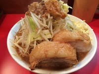 「普通盛＋豚マシ1枚（100円）」@麺屋 鳳の写真