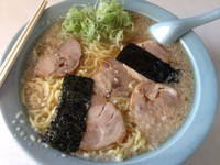 「チャーシューメン800円+中盛100円=900円」@ラーメンショップ太郎 越生店の写真