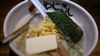 「塩バターコーンらーめん900円」@らーめん やじるし 下北沢店の写真
