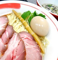 「アゴ出汁細つけ麺＋味玉(900円。期間数量限定）」@自家製麺SHINの写真