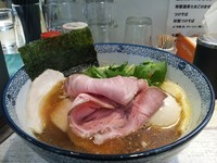 「特製煮干しそば＋ひらめの握り＋マグロ丼」@中華そば 四つ葉の写真