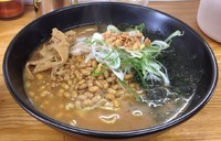 「わさび醤油らーめん(納豆入り)週限定＋ライス」@麺処福吉ATSUSHIの写真