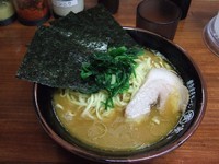 「一周年記念　390円ラーメン　中盛100円　麵硬め」@家系ラーメン ○貴家の写真