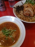 「紅豚麺、中辛、ヤサイ、ニンニク、アブラ」@用心棒Ⅱ階の写真