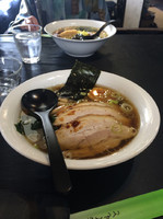 「醤油ラーメン+肉まし」@寄ってっ亭の写真