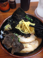 「ラーメン中盛 トッピング色々」@家系ラーメン ○貴家の写真