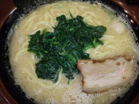 「ラーメン(大)(750円)(硬め)＋もやキャベ(100円)他」@横浜家系ラーメン くれ家の写真