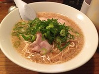 「もちぶたラーメン（背脂多め）」@もちぶたラーメン 利田商店の写真