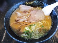 「ヨシベーラーメン正油（６５０円）＋トロ肉チャーシューハーフ」@ラーメン ヨシベー 八千代店の写真