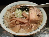 「らーめん(大盛・330g)850円→クーポンで大盛無料」@麺家 かもん 連雀町店の写真