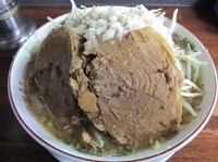 「ラーメン豚入り（８８０円）」@ラーメン 龍郎の写真