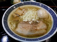 「塩煮干720円（煮たまご）＋冷酒」@やましょう中華蕎麦の写真