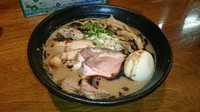 「濃厚黒魚介豚骨」@はりけんラーメンの写真