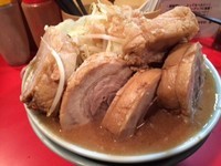 「大盛＋豚マシ2枚＋弟から豚2枚強奪」@麺屋 鳳の写真
