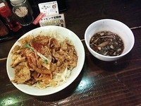 「肉盛りつけ麺辛味（並）＋肉増し」@魁 肉盛りつけ麺 六代目けいすけの写真