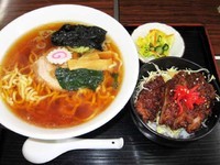 「醤油ラーメンとミニソースカツ丼のセット　800円」@会津野の写真