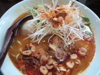 「紅ラーメン、味玉」@らーめん チキントの写真