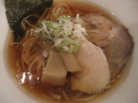 「醤油らーめん（730円）」@らーめん 羊と狼の写真