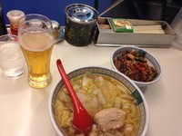 「生ビールとラーメンとスタミナ丼」@どうとんぼり神座 新宿店の写真