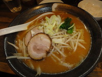 「辛味噌らーめん￥880　大盛￥100」@ラーメン食堂 二枚看板の写真