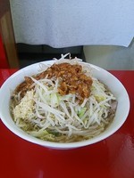 「小豚野菜ニンニク カレートッピング」@ラーメン 学の写真