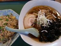 「高菜チャーハン+醤油ラーメン500円」@中華料理 聞香茶点の写真