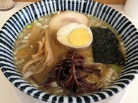 「とんこつらーめん(650円)並盛」@じょんがららーめんの写真