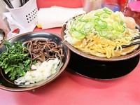 「ラーメン大盛+野菜マシ多め他トッピング　1,060円」@王道家の写真