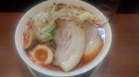 「赤丸+煮卵」@ラーメン 肉を喰らえ！！ 日吉総本店の写真