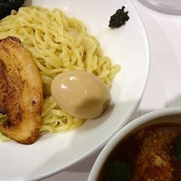 「チーズ海老トマトつけ麺　1050円+味玉」@海老・特濃煮干そば まるはの写真