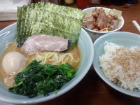 「味玉ラーメン＋海苔増し＋キャベチャー＋無料ライス(計850)」@横浜ラーメン 武蔵家 成増店の写真