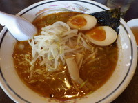 「たれこくハルピンラーメン＋寝かせにんにく玉子」@ハルピンラーメン 塩尻広丘駅前店の写真