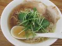 「らーめん（醤油：平打ち）　「620円」」@らーめん榎穏の写真