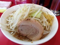 「ラーメン中（７００円）ヤサイチョイマシ・ショウガ」@ドン-キタモトの写真
