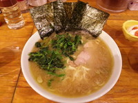 「ラーメン 中盛+ほうれん草+味たま」@洞くつ家の写真