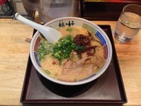「特製ラーメン（390円）＋替玉1玉（110円）」@豚骨らーめん 福の軒 秋葉原店の写真