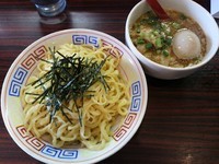 「【４月限定】濃厚☆豚骨醤油つけ麺（１．５玉）　＋味玉：㋚券」@煮干しらあめん 燕黒の写真