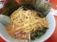 「ネギラーメン 麺かため＋油多め」@ラーメン山岡家 鷲宮店の写真