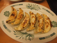 「餃子210円」@日高屋 柏駅東口店の写真