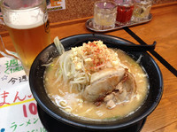 「メガ萬二郎¥800+生ビール」@横浜家系ラーメン まんぷく家 東岡崎駅前店の写真