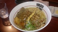 「牛骨ラーメン　ステーキ載せ」@らあめんHAJIMEの写真