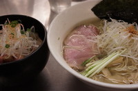 「塩ラーメン＋チャーシュー飯」@麺処 ほん田 東京駅一番街店の写真