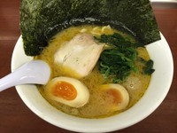 「とんこつ醤油らーめん＋味付玉子（￥700＋￥100）」@らーめん ぎょうてん屋 東名厚木店の写真