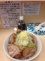 「ラーメン麺半分豚増し ニンニク」@自家製ラーメン 大者の写真