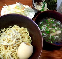 「塩つけ麺並＋味玉＋葱（950円）」@イツワ製麺所食堂 東神奈川店の写真