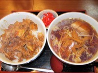 「豚丼500円＋半らーめん300円」@中華ダイニング いい田の写真