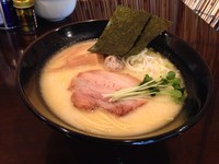 「濃厚とりだし塩ラーメン」@らーめんなが田の写真