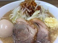 「ラーメン（麺半分）650円　ニンニク、甘め」@ラーメンいつきの写真