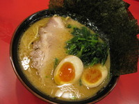 「DXラーメン￥９９０」@濃厚家 秦野店の写真